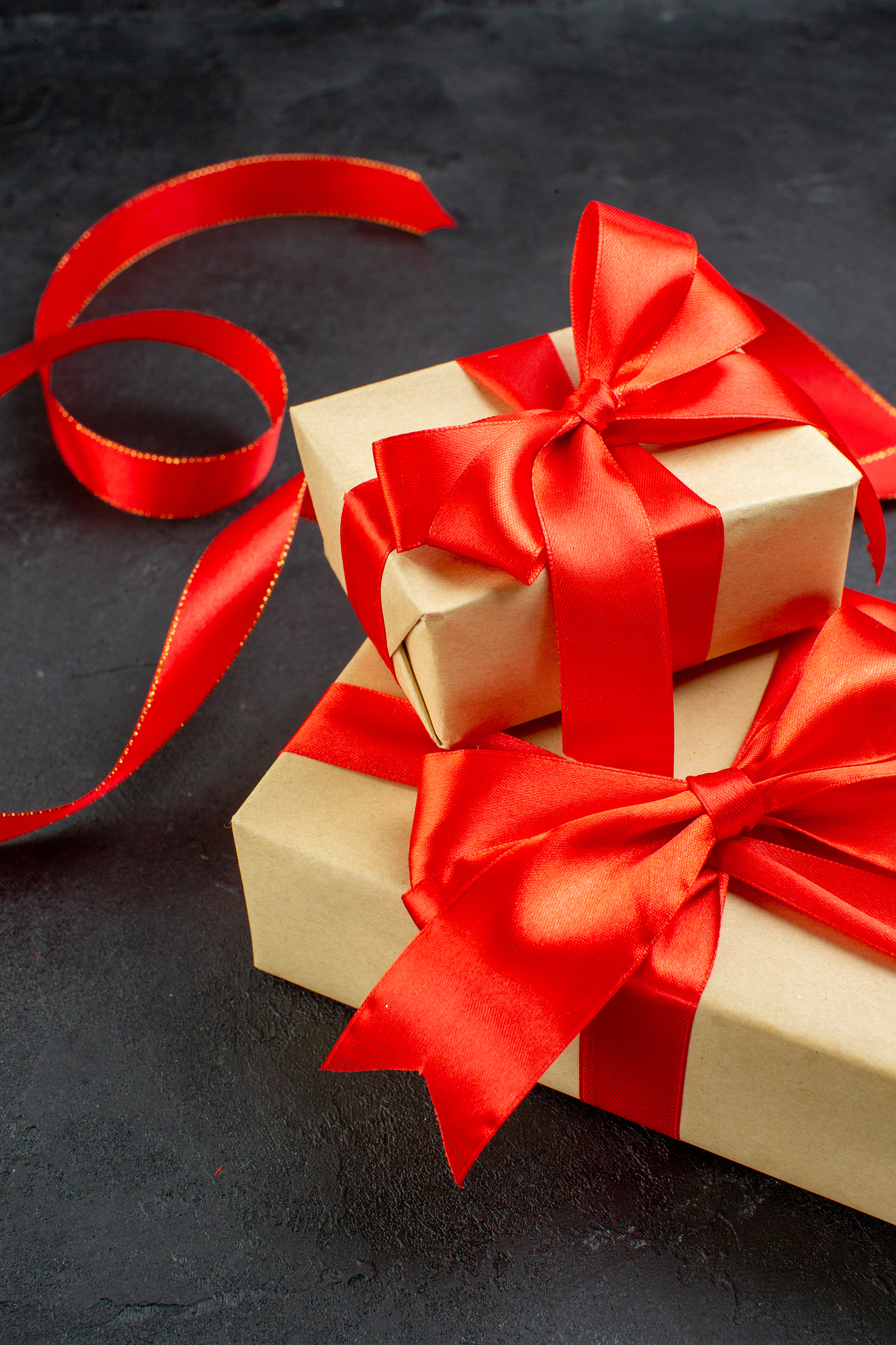 Chèques cadeaux pour les salariés : un avantage attractif et exonéré sous conditions